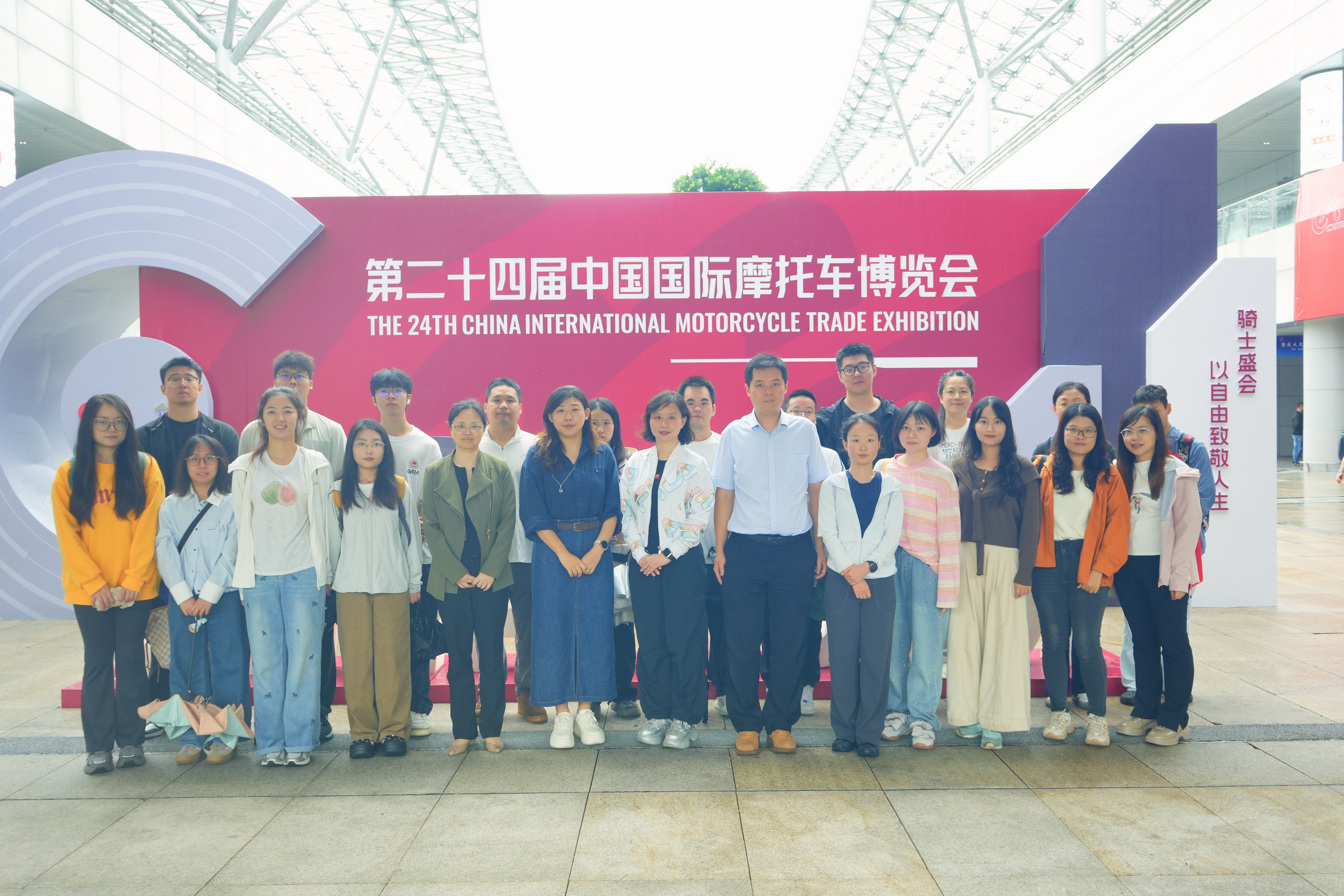 4-无横幅合照(1).jpg